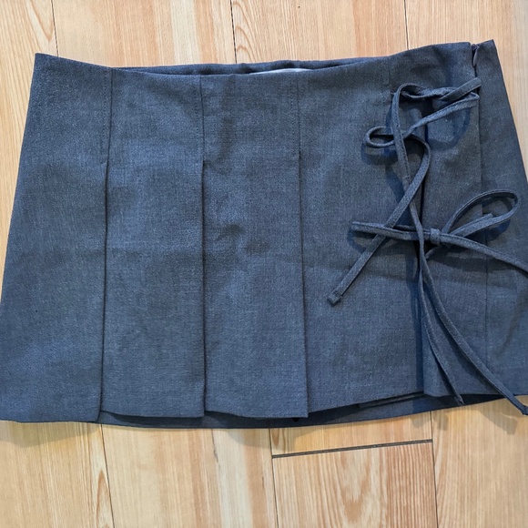 Asos Bershka bow front pleated tailored mini skirt in gray size M - Picture 4 of 6